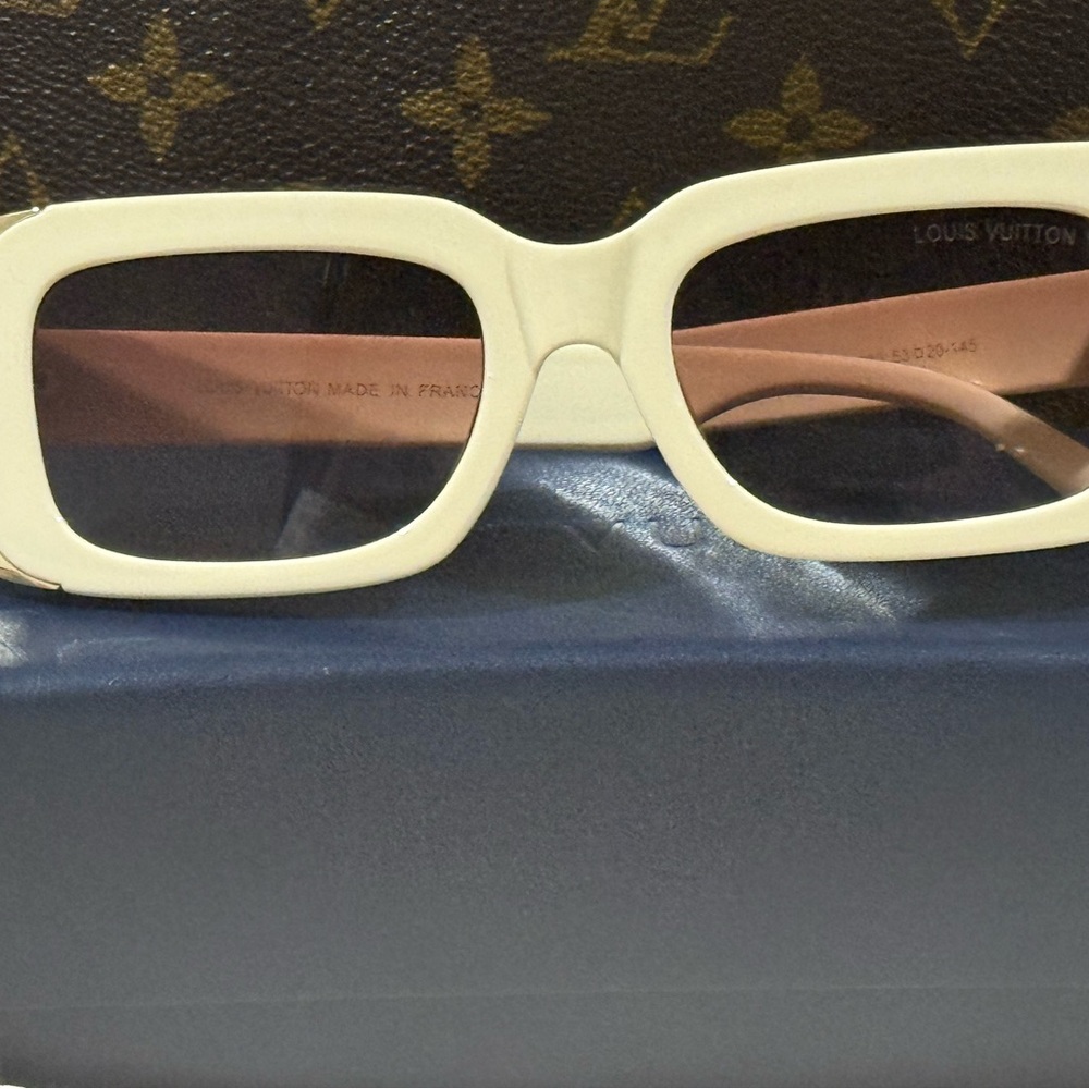 Louis Vuitton Ivory Sunglasses - Picture 7 of 7
